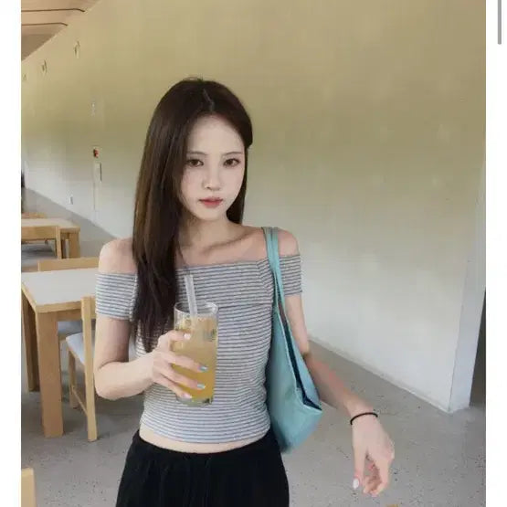 [BUNJANG] REONCE Stripe Off-Shoulder T-Shirt (Ivory) / 리언스 스트라이프 오프숄더티(아이보리)