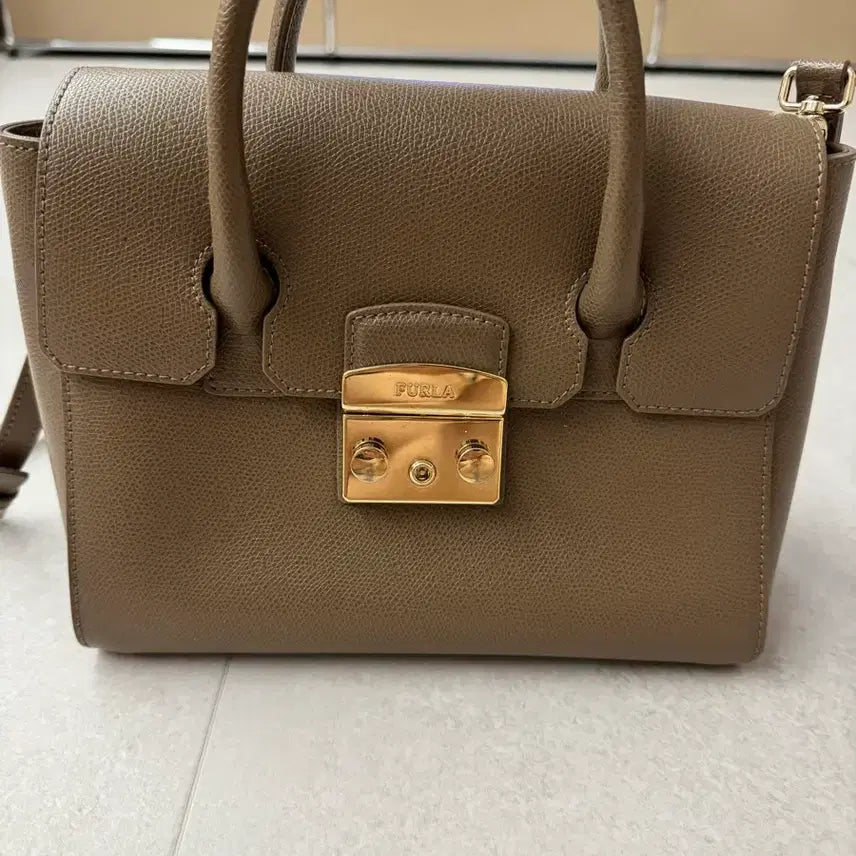 [BUNJANG] Furla Metropolis Tote Bag, Tan Brown / 풀라 메트로폴리스 토트백 탄브라운