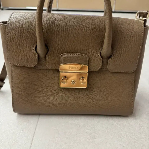 [BUNJANG] Furla Metropolis Tote Bag, Tan Brown / 풀라 메트로폴리스 토트백 탄브라운