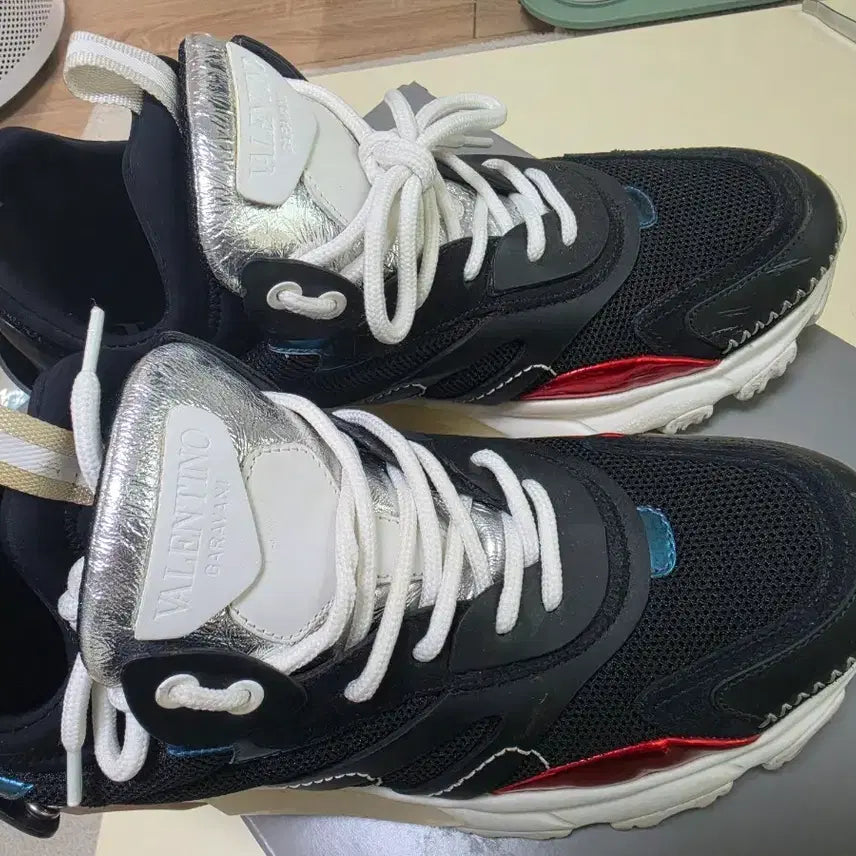 [BUNJANG] Valentino Garavani Sneakers Black Silver / 발렌티노 가라바니 스니커즈 블랙 실버