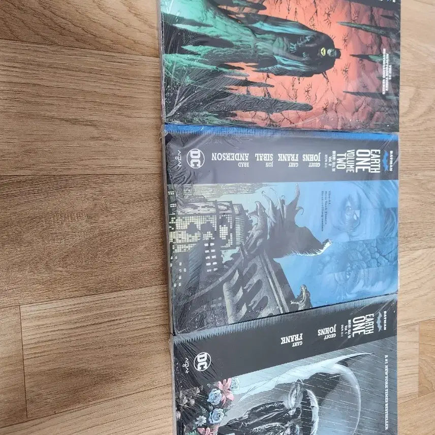 [BUNJANG] DC Comics Batman Earth One Vol. 1-3 Set (Unsealed) / dc 코믹스 배트맨 어스원 1~3세트 미개봉
