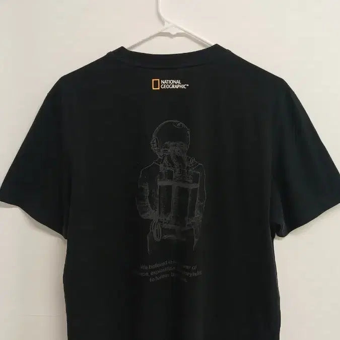 [BUNJANG] National Geographic Black Graphic T-Shirt / 내셔널 지오그래픽 블랙 반팔 티셔츠