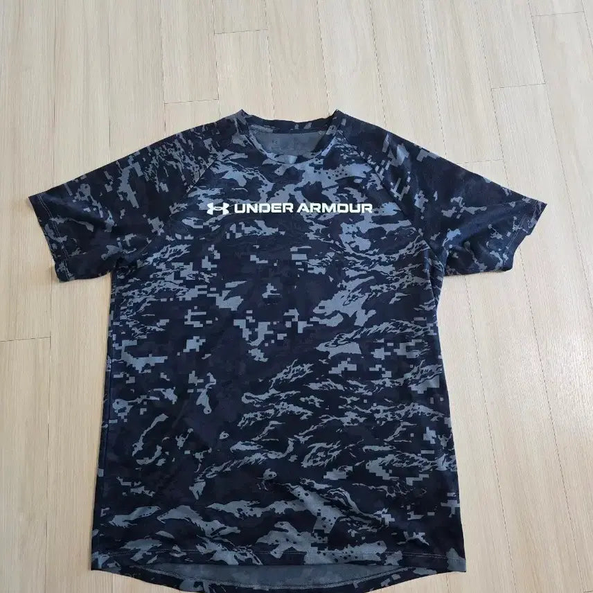 [BUNJANG] Under Armour Camouflage Short Sleeve T-Shirt / 언더아머 카모플라쥬 반팔티