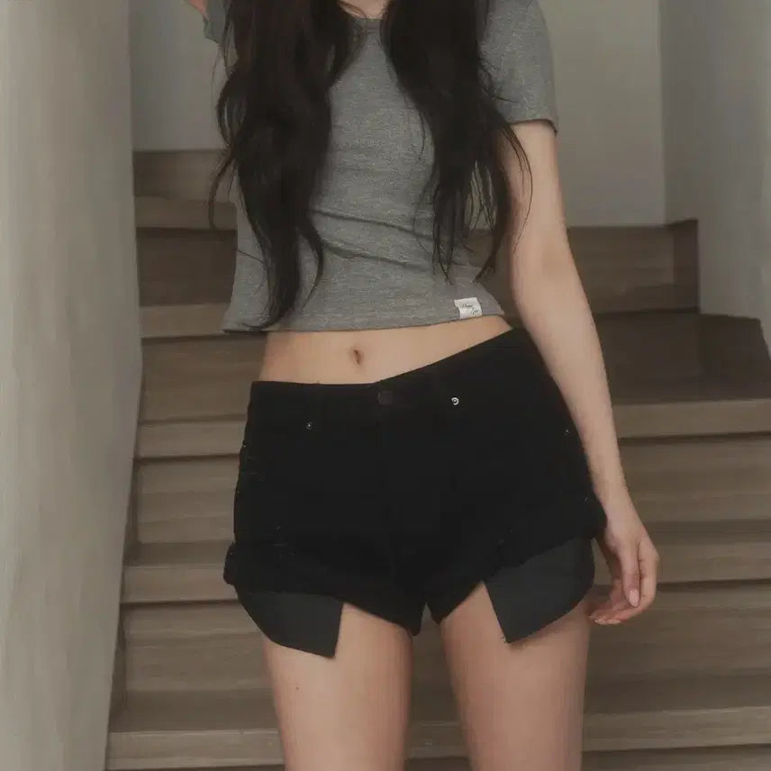 [BUNJANG] Virgin Kiss Distressed Folded Denim Shorts - Black / 버진키스 반바지 Dirty distressed folded denim shorts - BLAC K