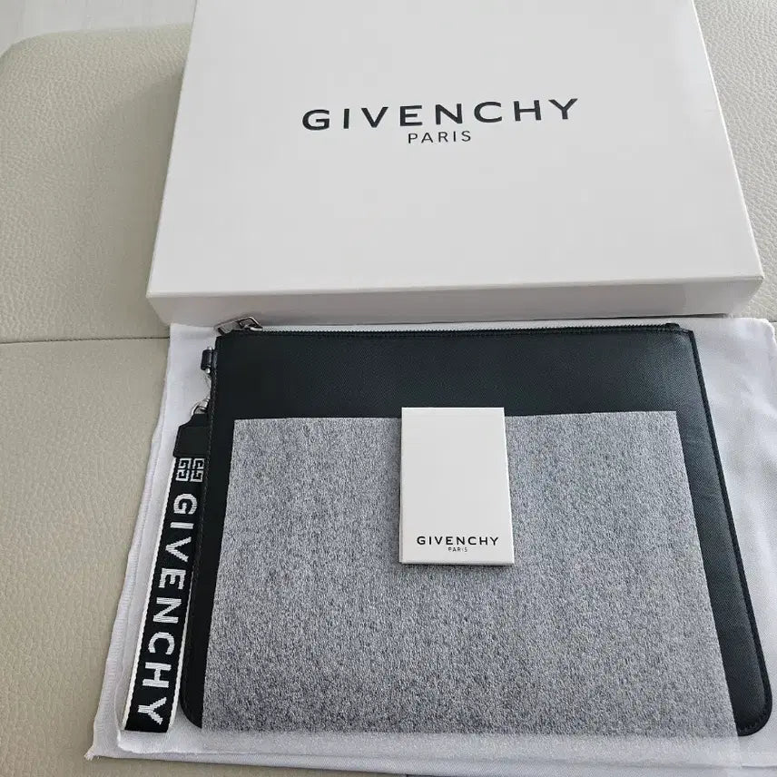 [BUNJANG] Givenchy Strap Clutch Bag / 지방시 스트랩 클러치백