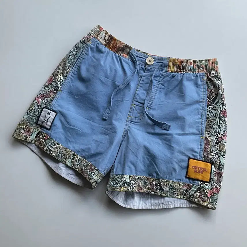 [BUNJANG] TCSS (The Critical Slide Society) Striped Pattern Boardshorts / TCSS(The Critical Slide Society) 보드숏(하프/서핑 팬츠)