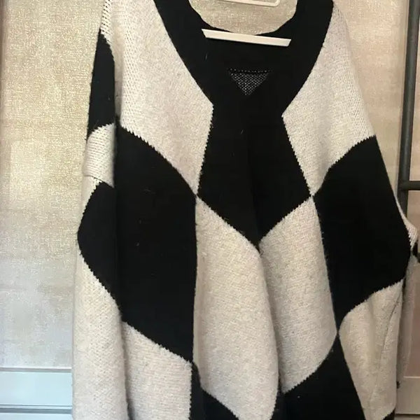 [BUNJANG] Oversized Fit Knit Sweater with Diamond Pattern / 오버핏 니트 스웨터