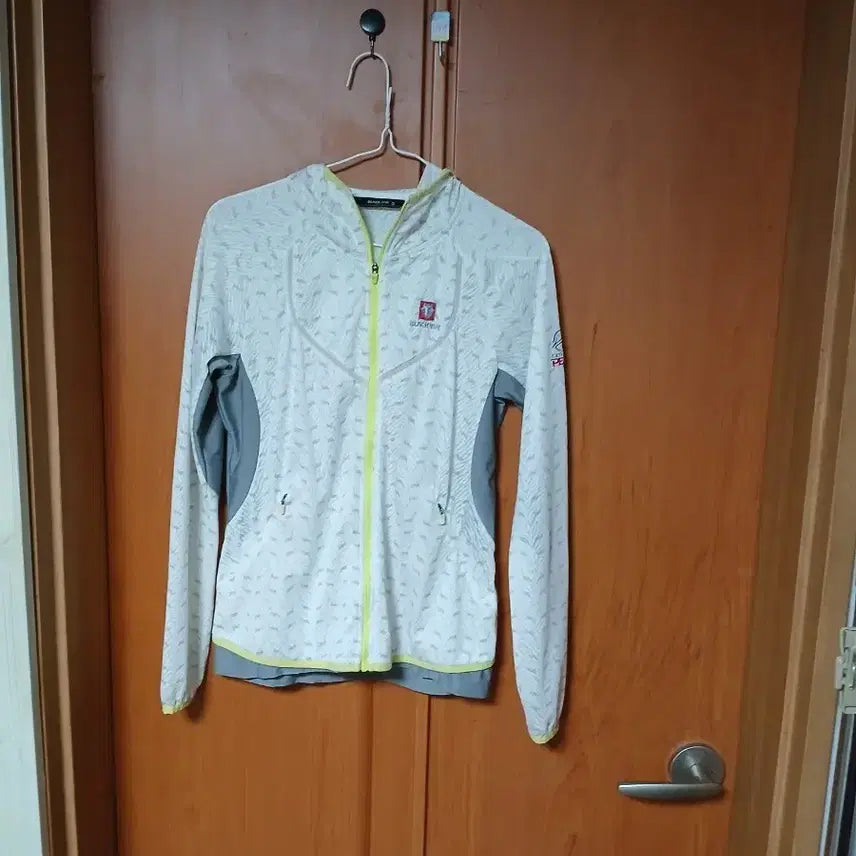 [BUNJANG] Black Yak Women's Windbreaker Jacket 95 / 블랙야크 여성 바람막이 자켓 95