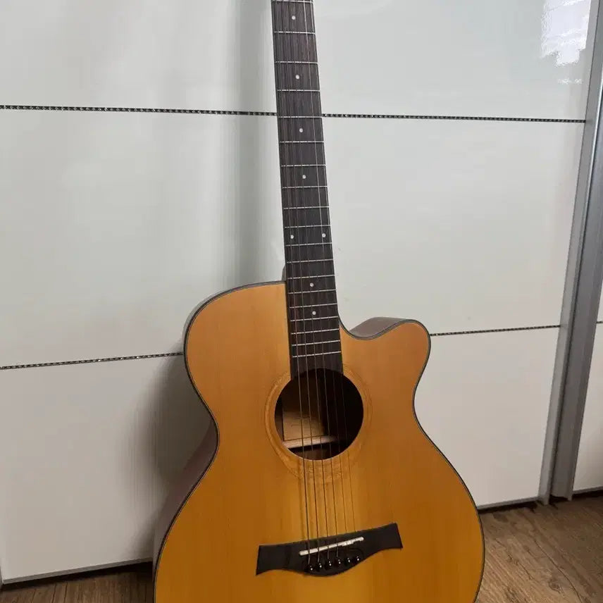 [BUNJANG] Enya Amari Cutaway Acoustic Guitar with Gig Bag Set / [입문용/급매] 엔야 아마리(Enya Amari) 컷어웨이 통기타 + 전용 가방 세트