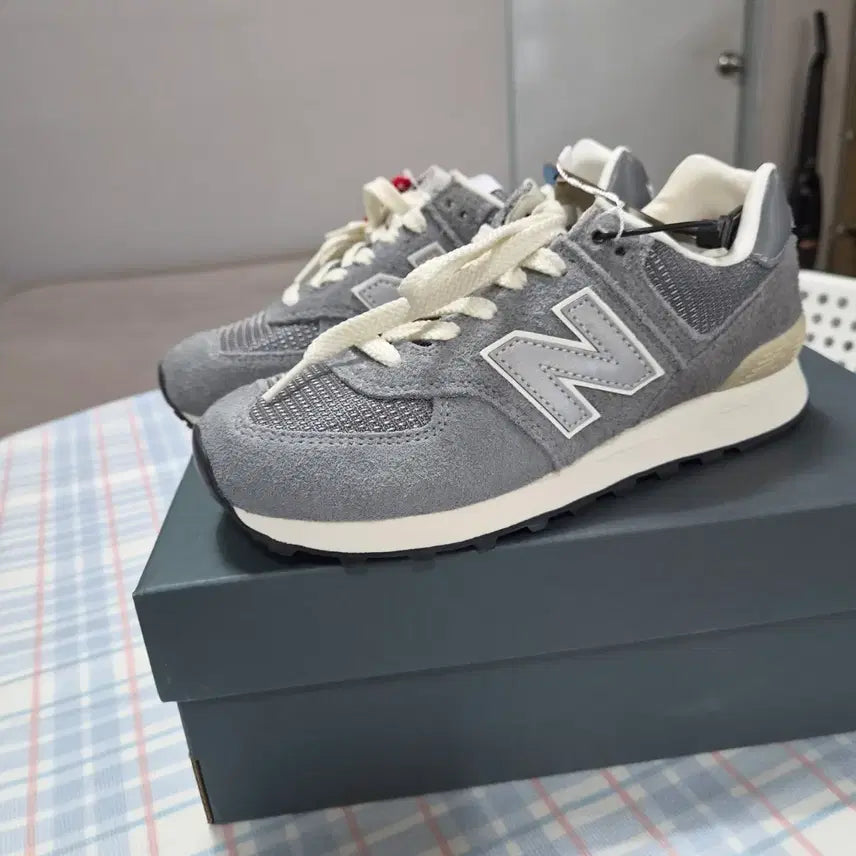 [BUNJANG] New Balance 574 Grey Sneakers 240 / 뉴발란스 574 그레이 스니커즈 240 운동화