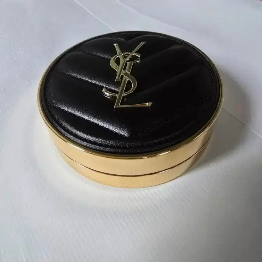 [BUNJANG] Yves Saint Laurent Encre de Peau Cushion Foundation SPF 50 - Shade 20 (14g) / 입생로랑엉크르드뽀쿠션 20호14g 본품 새상품