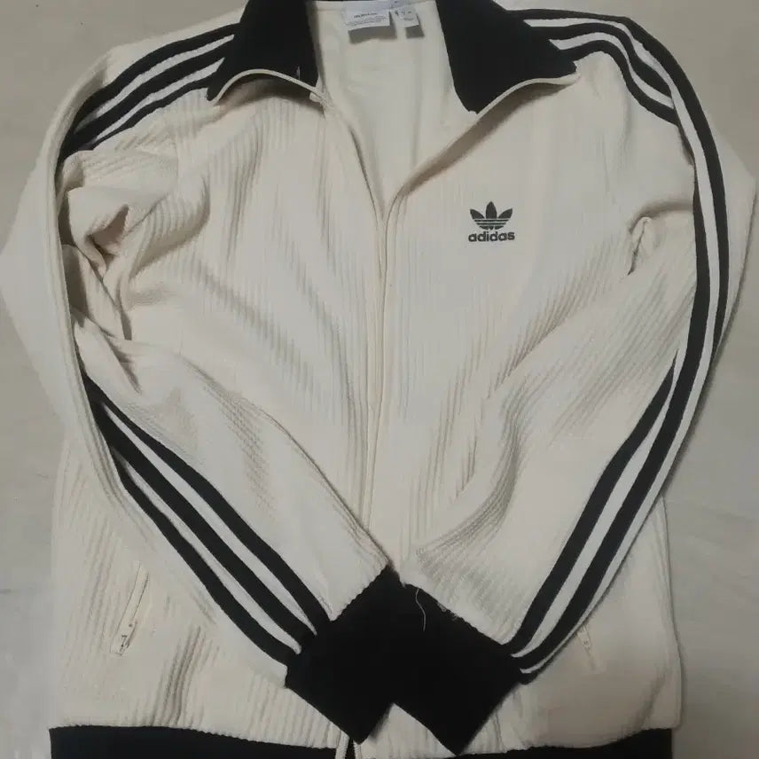 [BUNJANG] Adidas Waffle Zip-Up Track Jacket Size S / 급처! (정가 100000 만원) s사이즈 와플져지 잘 안보이는 자국이 잇습니다..ㅡㅜ 제발 사주세요!,