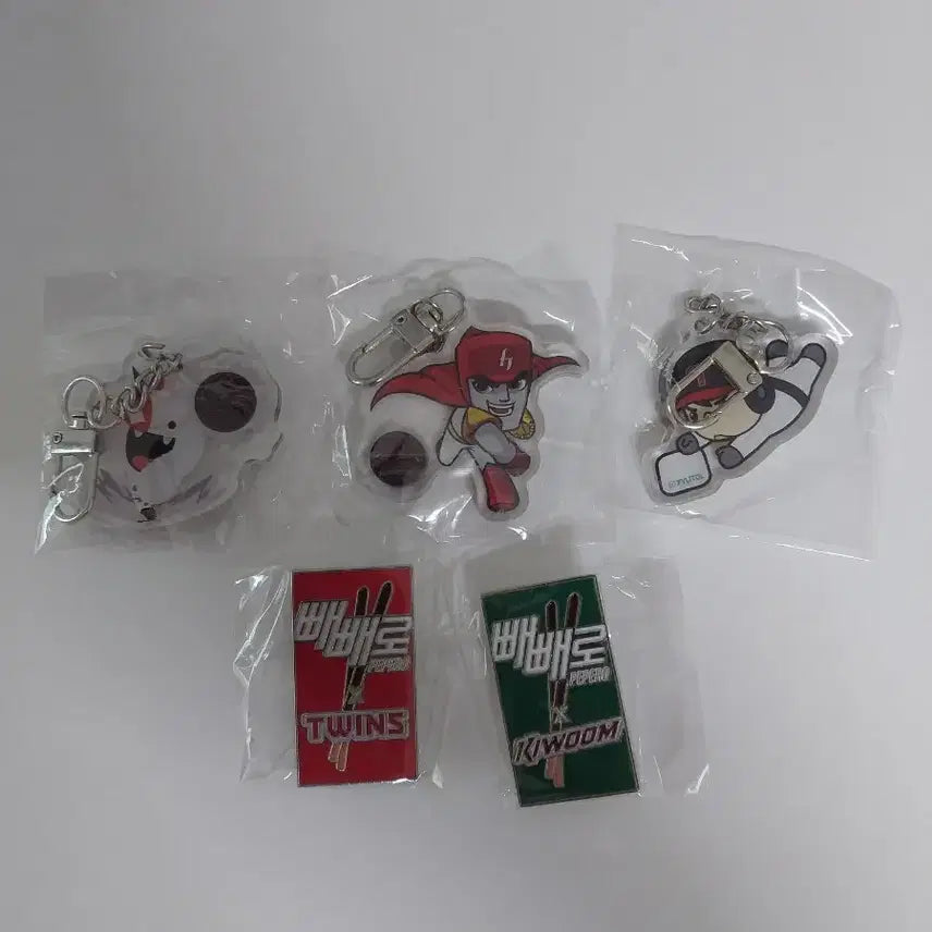 [BUNJANG] KBO Lotte Food Keychain, Badge / kbo 롯데웰푸드 키링,뱃지 판매합니다