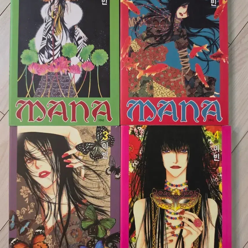 [BUNJANG] Lee Bin MANA Comic Book Set Volumes 1-4 / 이빈작가님 마나 MANA 만화책 판매합니다.