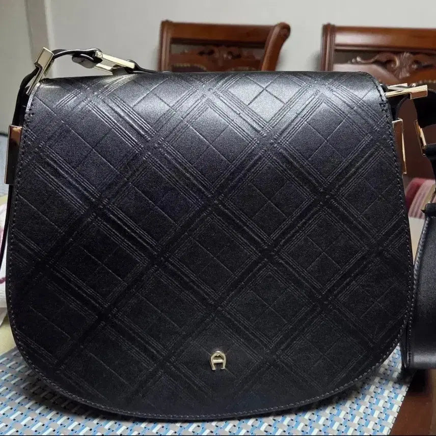 [BUNJANG] Aigner Black Leather Shoulder Bag / 아이그너 숄더백