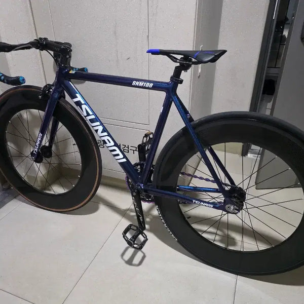 [BUNJANG] Tsunami Chameleon Size S Bicycle Frame with Legend 88 Rim, Speedcase 49T Chainring, Carbon Handlebar, Uno Stem, Bartape, and Saddle / 쓰나미 픽시 판매