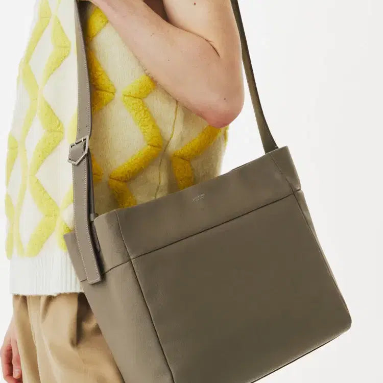 [BUNJANG] JILLSTUART NEW YORK Men's Leather Shoulder Bag Grey / (주말특가)질스튜어트뉴욕 남성 가죽 숄더백 그레이 새제품