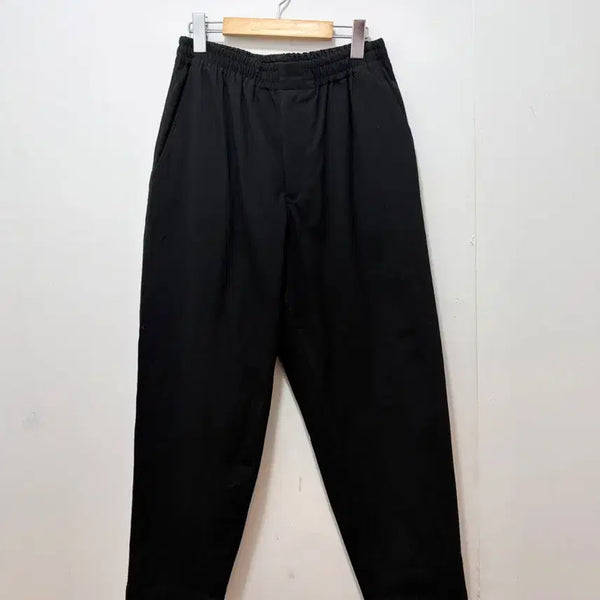 [BUNJANG] Uniqlo U Lemaire Banding Slacks Black / Uniqlo U 유니클로 x 르메르 밴딩 슬랙스 블랙 (남성S 24~32인치)