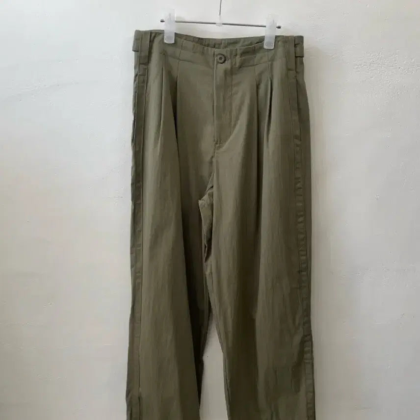 [BUNJANG] Pleated Khaki Nylon Cotton Pants / 새상품 핀턱 카키 나일론 면 팬츠 s m