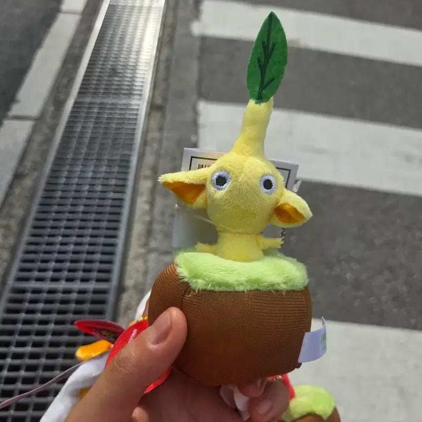 [BUNJANG] Yellow Pikmin Plush Toy / 노란 피크민 잔디인형