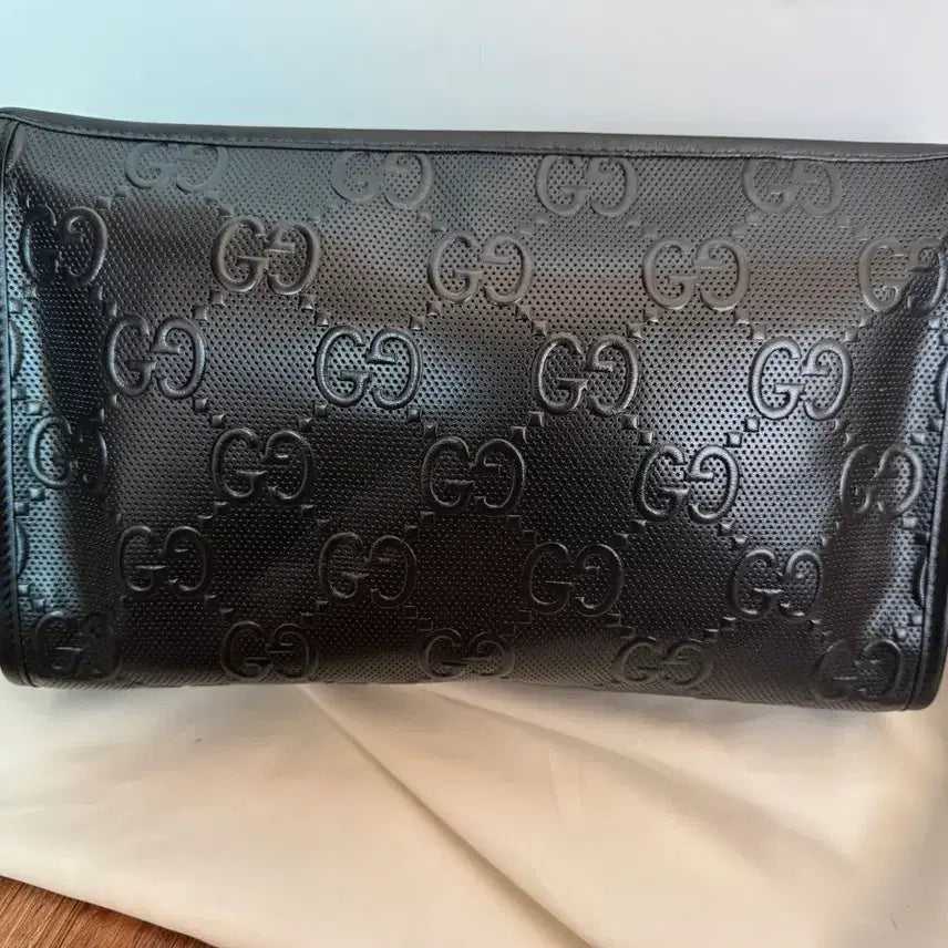 [BUNJANG] Gucci GG Embossed Leather Pouch Black / 구찌 GG 엠보스 레더 파우치