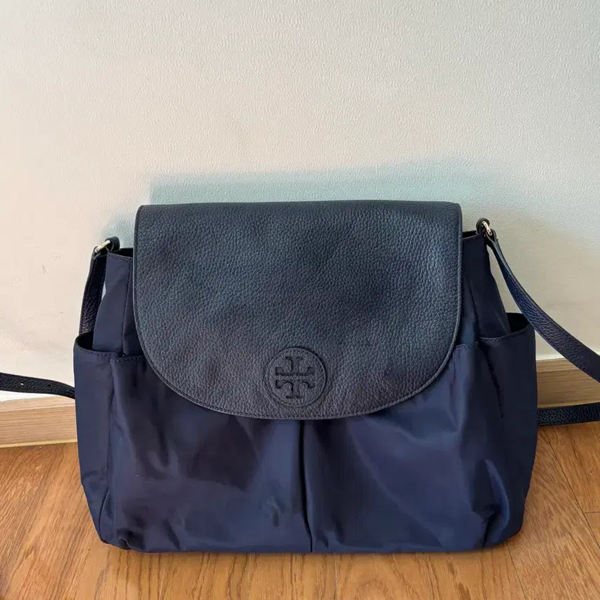 [BUNJANG] Tory Burch Nylon Leather Trim Messenger Diaper Bag Navy / 토리버치 메신져백. 기저귀가방