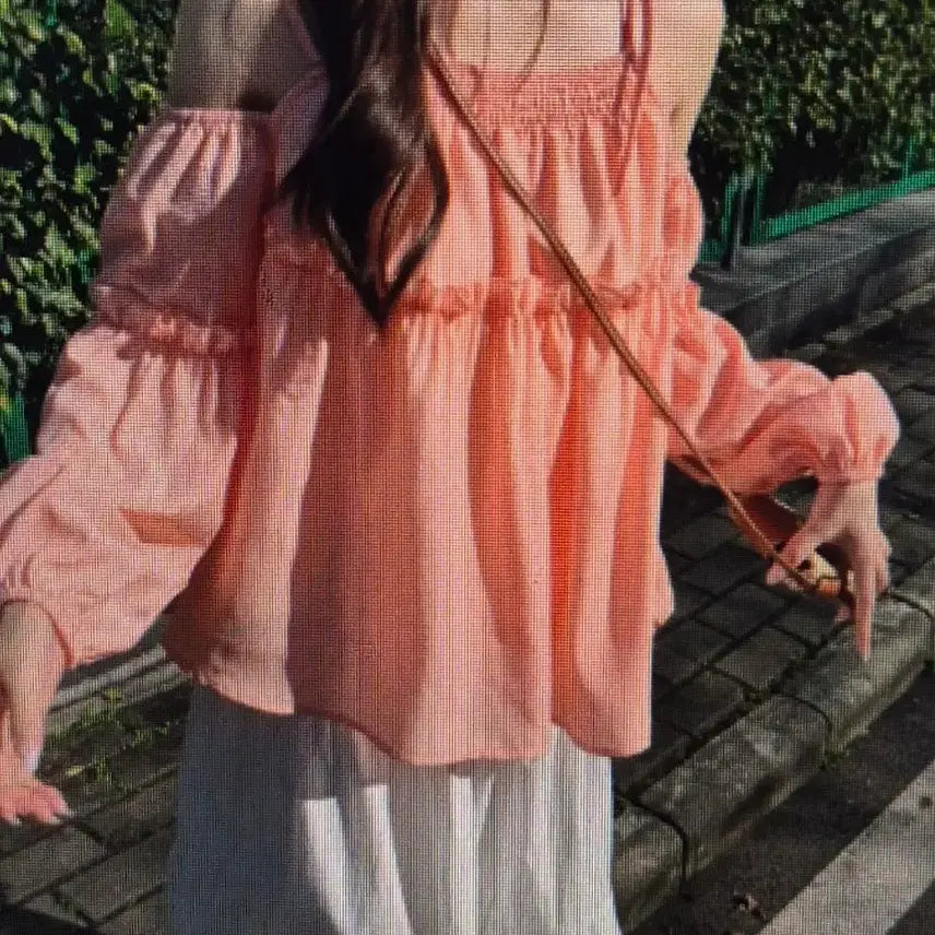 [BUNJANG] Off-Shoulder Strap Blouse - Pink/White / (해외배송)오프숄더 끈나시 블라우스 핑크/화이트