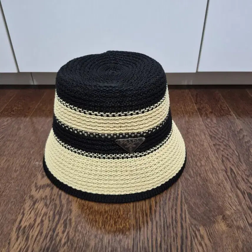[BUNJANG] Prada Style Bucket Hat / 프라다st벙거지 모자 블랙/아이보리