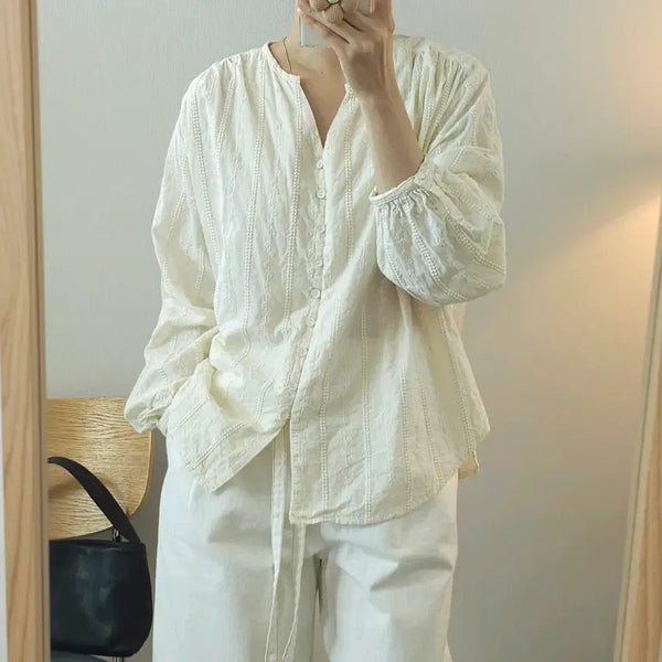 [BUNJANG] A Little Bit Women's V-Neck Embroidered Long Sleeve Blouse / (F)어리틀빗 여성 브이넥 긴팔 자수 블라우스 W4627