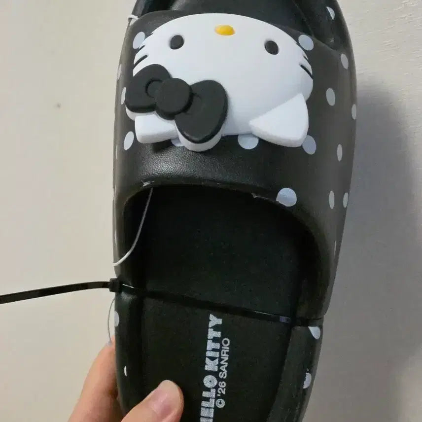 [BUNJANG] Hello Kitty Black Dot Slippers Size 250 / 헬로키티 블랙 도트 슬리퍼 250