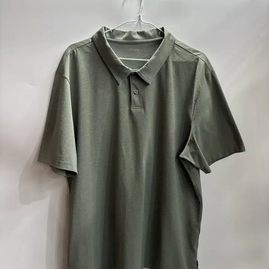 [BUNJANG] Andar Light Khaki Collar Short Sleeve T-Shirt 2.0 3XL / [3XL] 안다르 라이트카키 카라 반팔티셔츠 2.0  브랜드: 안다르 (andar)  사이즈: 표기 3XL (가슴둘레 113~117)  실측: 총길이 75 / 가슴반품 60 / 팔