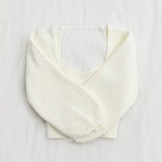 [BUNJANG] Knit Cropped Long Sleeve T-Shirt - Ivory / 니트 크롭 긴팔 티셔츠 아이보리(블랙도 있음)