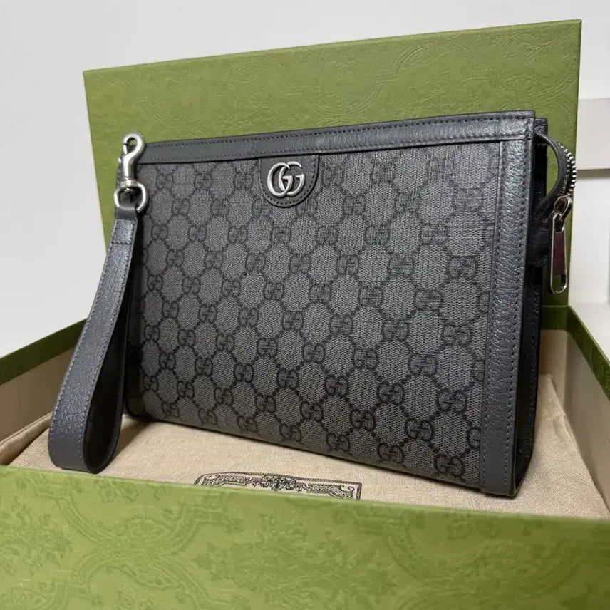[BUNJANG] Gucci GG Supreme Clutch Bag / 구찌 GG 수프림 클러치 백