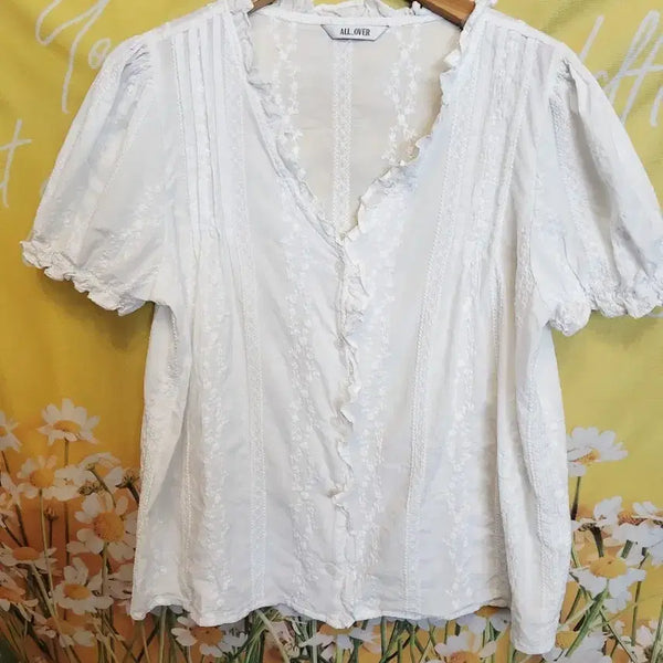 [BUNJANG] All of Punching Short Sleeve Cotton Blouse - White / F]       올오브 펀칭 반팔 면블라우스 화이트