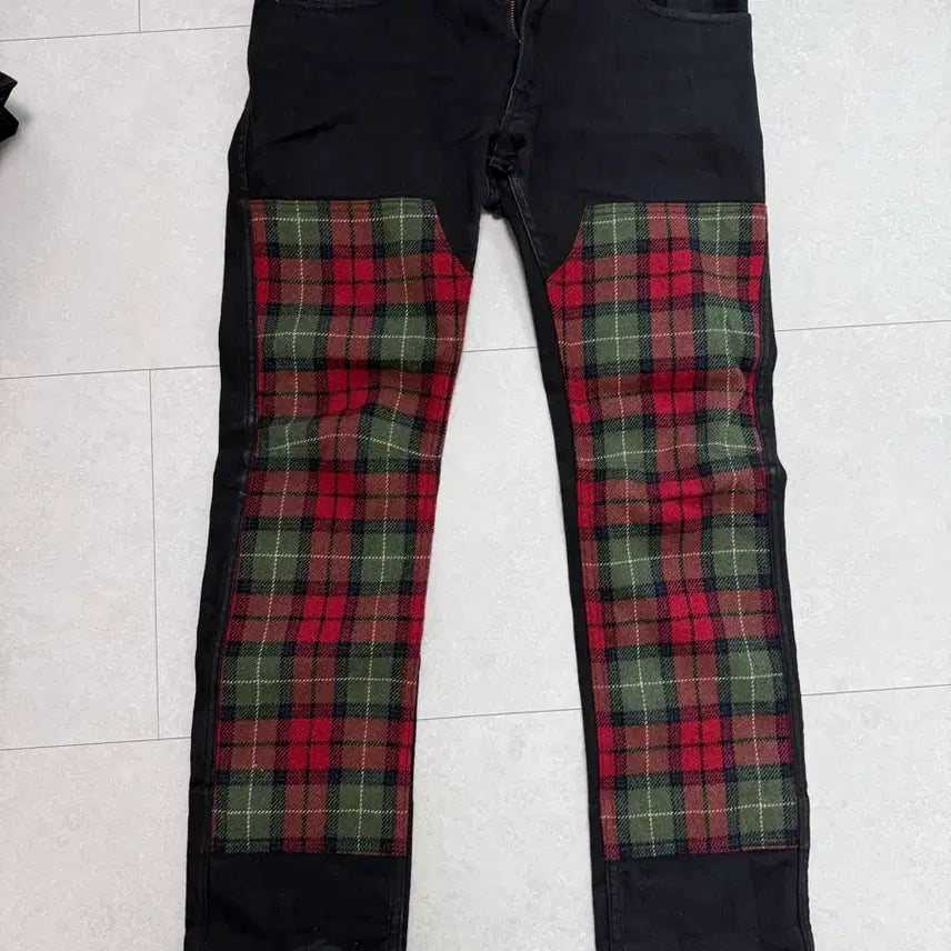[BUNJANG] Comme des Garçons Patch Check Black Jeans / 꼼데가르송 체크 블랙진
