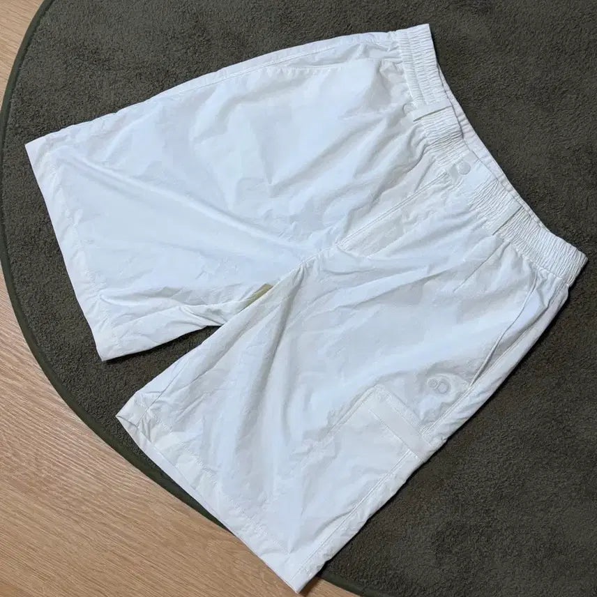 [BUNJANG] Discovery Bermuda Shorts White / 디스커버리 버뮤다 팬츠