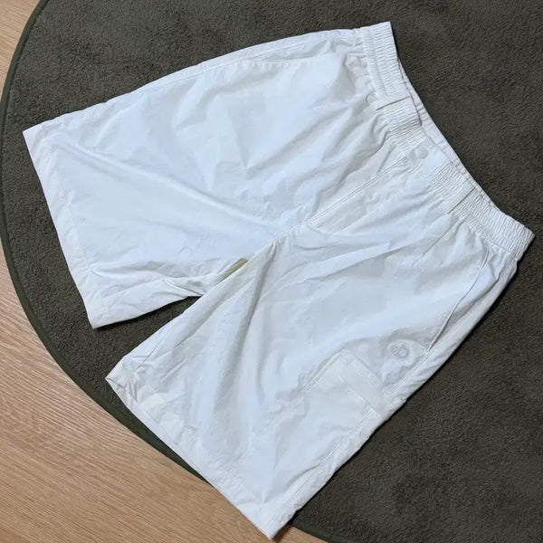 [BUNJANG] Discovery Bermuda Shorts White / 디스커버리 버뮤다 팬츠