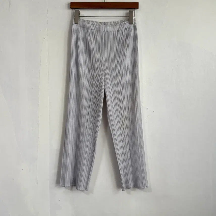 [BUNJANG] Pleats Please Light Grey Slim Pleats Pants Size 3 / 플리츠플리즈 라이트그레이 슬림 플리츠 팬츠 3사이즈