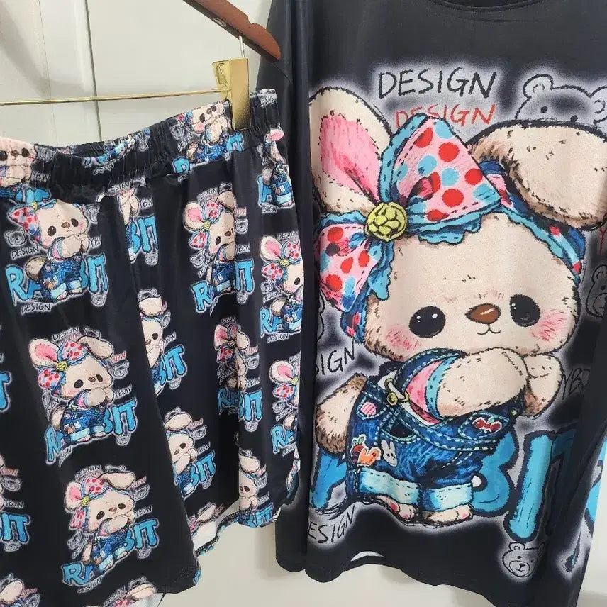 [BUNJANG] Cute Rabbit Character Short Sleeve & Shorts Pajama Set / 귀여운 토끼 캐릭터 반팔반바지 상하의 트레이닝 세트 셋업 홈웨어 잠옷세트<새상품>