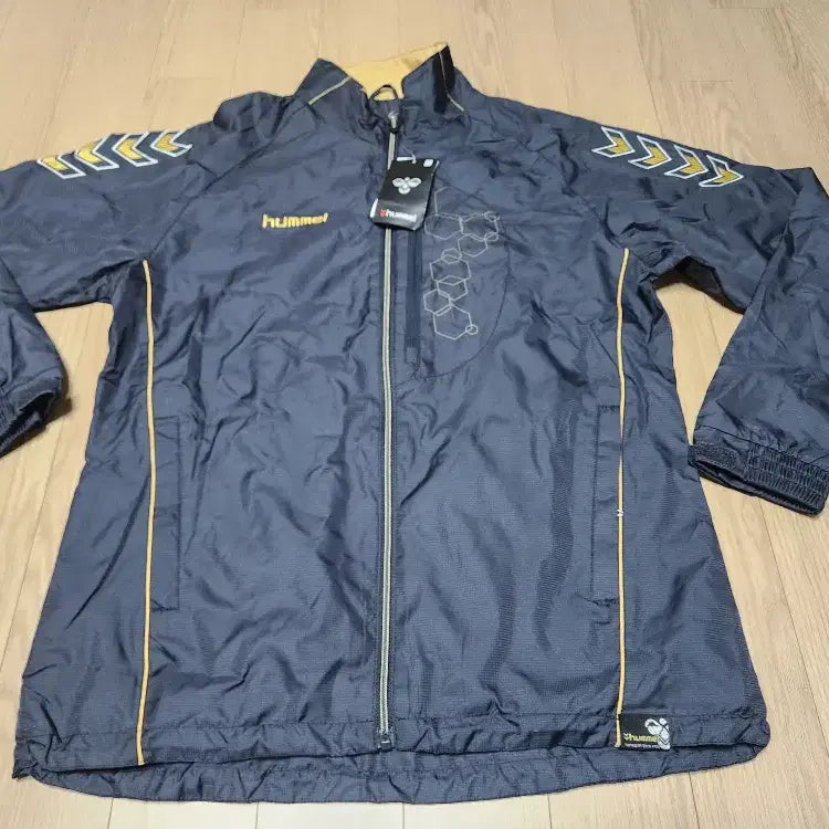 [BUNJANG] Hummel Spring/Autumn Training Jacket Size 95-100 / 새제품) 험멜 춘추용 트레이닝 자켓 사이즈 95~100 판매합니다.