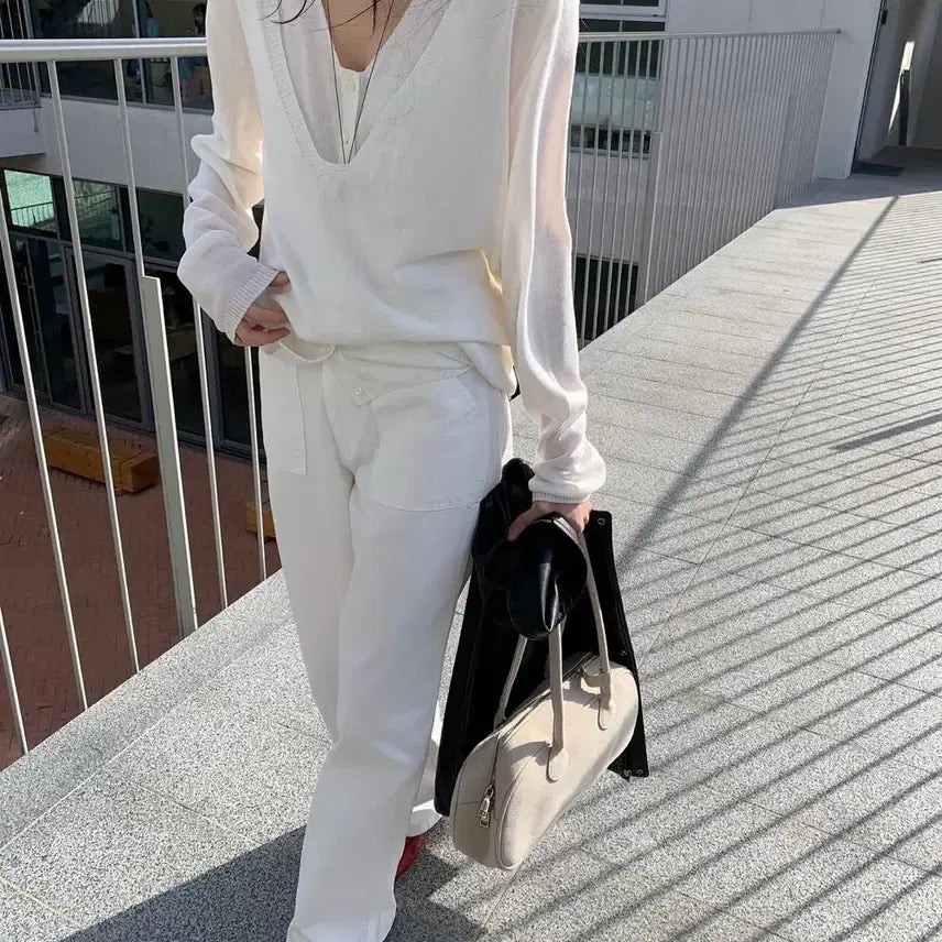[BUNJANG] flat Layered Knit Deep V-neck Ivory / flat 플랏 레이어드 니트 딥브이니트 아이보리새상품