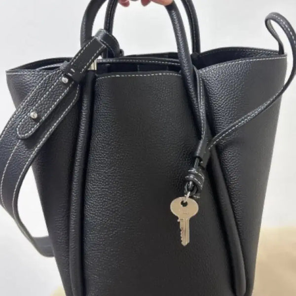 [BUNJANG] HAZZYS Black Leather Bucket Bag / 해지스 가죽 버킷백 블랙 깔끔하게 들기 좋은 데일리백