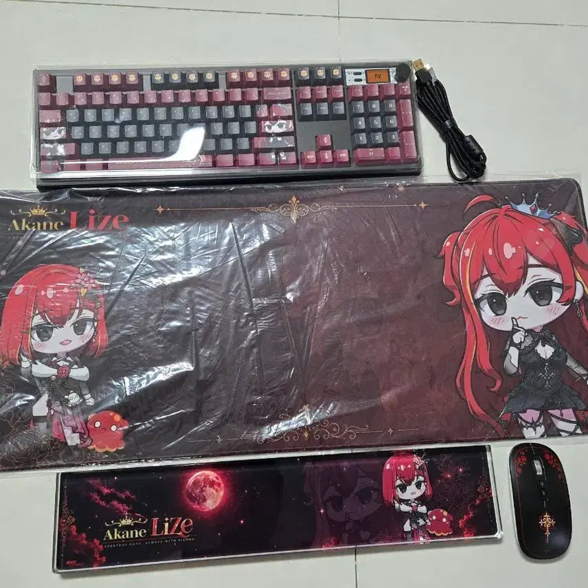 [BUNJANG] Stellive Akane Rize Keyboard, Desk Mat, Wrist Rest, and Mouse Full Set / 서코 스텔라이브, 아카네 리제 키보드 풀세트 팔아요