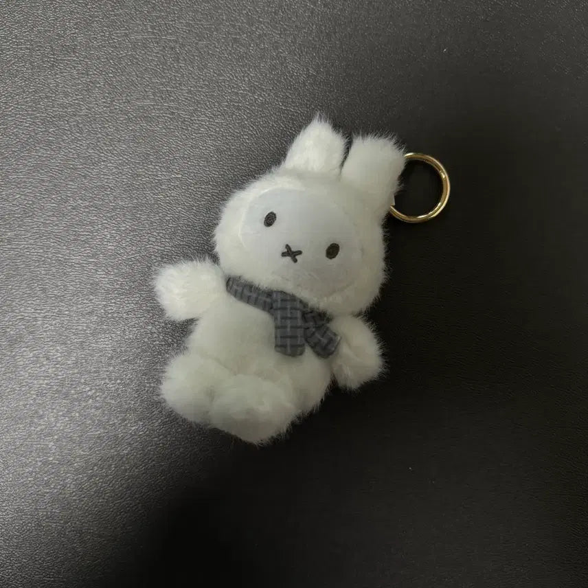 [BUNJANG] Miffy Macaron Random Doll Keychain Hong Kong Exclusive White & Blue / 미피 마카롱 랜덤 인형 키링 홍콩한정 화이트 블루 2가지