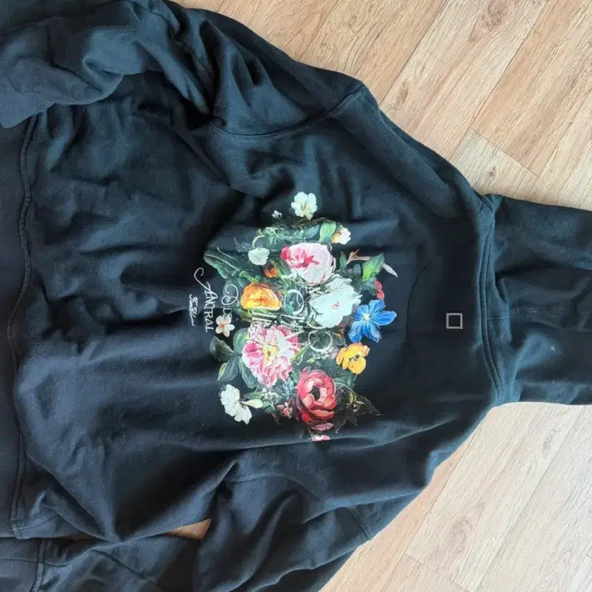 [BUNJANG] Wooyoungmi 25FW Flower Back Logo Hoodie Black / [25FW/정품] 우영미 플라워 백로고 후드티 블랙