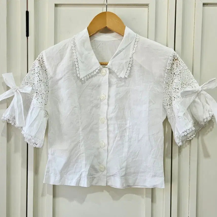 [BUNJANG] White Lace Ribbon Puff Blouse / 화이트 레이스 리본 퍼프 블라우스