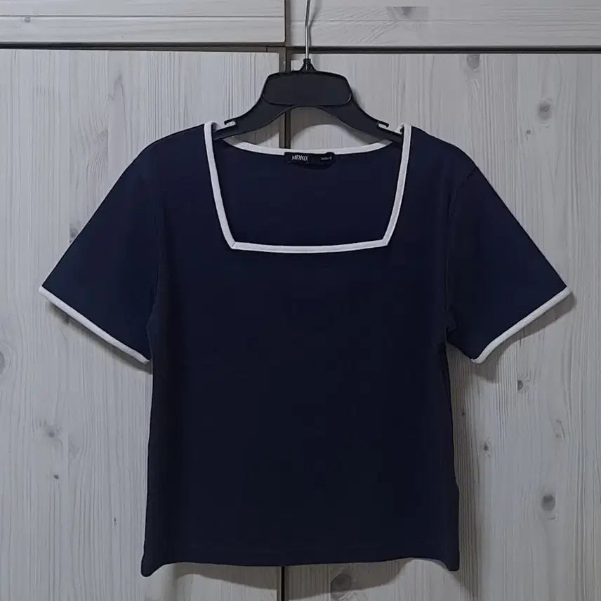 [BUNJANG] Mixxo Square Neck Short Sleeve T-Shirt Navy Size 55 Semi-Crop / 미쏘 스퀘어넥 반팔 티셔츠 55사이즈 네이비 세미크롭