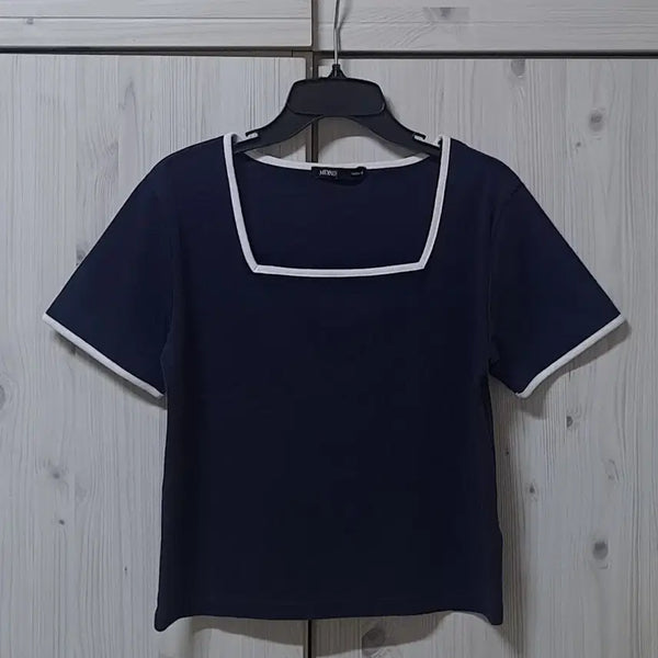 [BUNJANG] Mixxo Square Neck Short Sleeve T-Shirt Navy Size 55 Semi-Crop / 미쏘 스퀘어넥 반팔 티셔츠 55사이즈 네이비 세미크롭