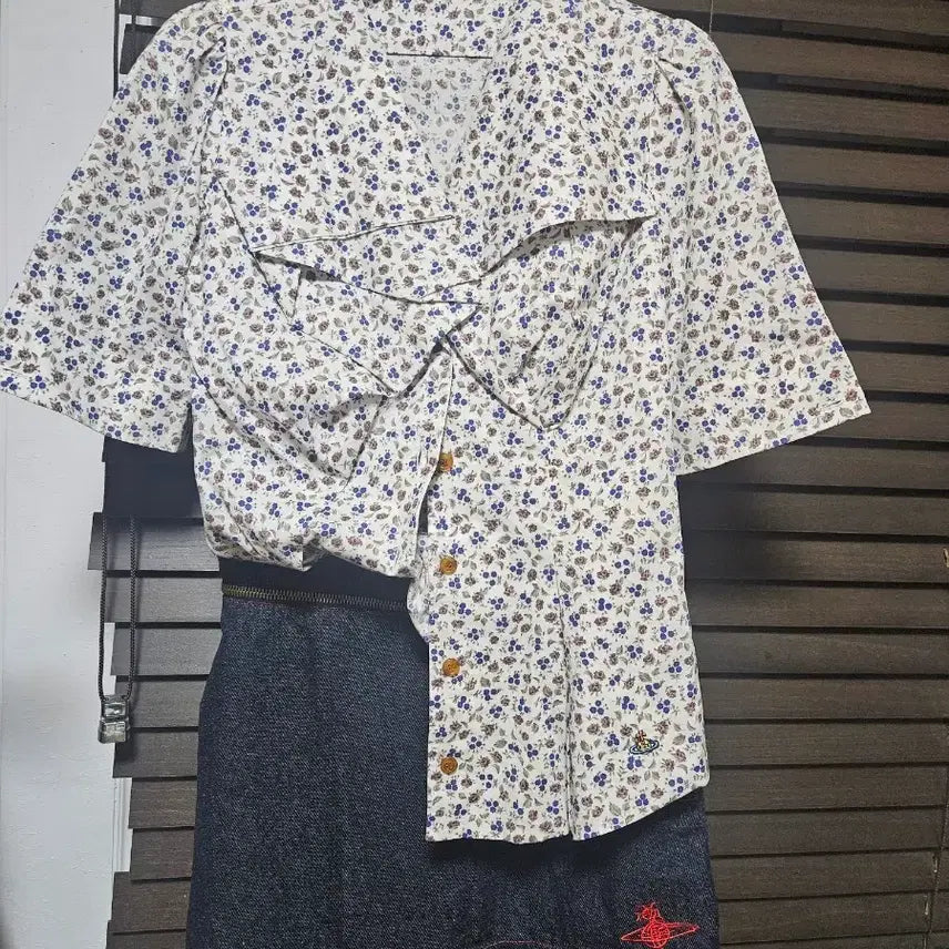 [BUNJANG] Vivienne Westwood Floral Blouse / 비비안 웨스트우드 플로럴 블라우스