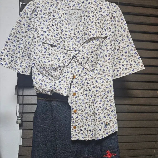 [BUNJANG] Vivienne Westwood Floral Blouse / 비비안 웨스트우드 플로럴 블라우스